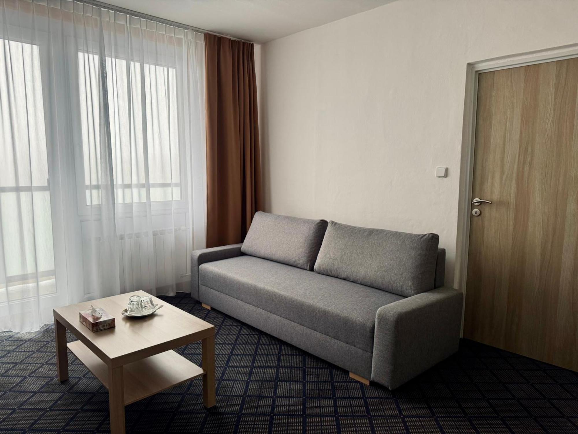Patria Hotel 트러트노브 외부 사진
